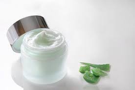 Creme Fait Maison Pour Eliminer Les Rougeurs Du Visage Aloe Cream Aloe Leaf Aloe Vera Leaf