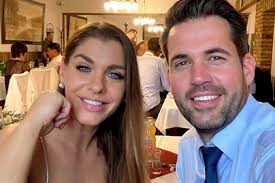 Maybe you would like to learn more about one of these? Racz Jeno Parja Gyonyoru Eskuvoi Ruhaban Dori Fogyokuraba Fogott A Nagy Napra Hazai Sztar Femina