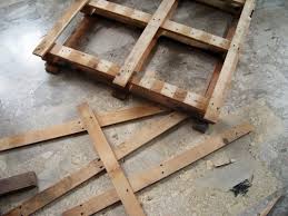 Colori acrilici, pennelli, colla e delle semplici cornici in legno, ecco i materiali per realizzare una cornice fai da te in legno. Riutilizzare Legno Da Un Pallet Alimentare Per Creare Cornici Davide Ligorio Restauro Ligneo Progetti Fai Da Te Materiali E Ispirazioni Illustrati Da Una Testa Di Legno