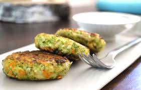 Sehr Feine Vegetarische Low Carb Burger Mit Brokkoli Und Karotten Perfekt Bei Heissen Temperaturen Im Sommer Mit Rezepte Low Carb Rezepte Vegetarische Rezepte