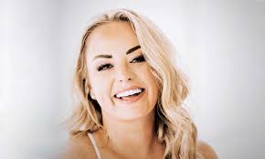 Maggie Bray's Instagram, Twitter & Facebook