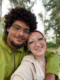 Can someone cartoonify this picture?