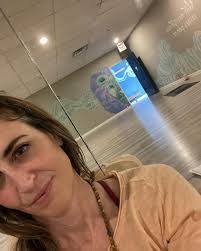 Kelly Markham's Instagram, Twitter & Facebook