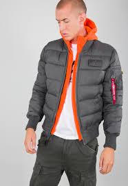 A classic with a sporty cut and a removable hood in contrasting gray. Alpha Industries Ma 1 D Tec Puffer Fd Flight Jackets