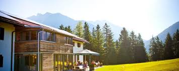 Portrat Mittenwald Herberge Mittenwald Wald