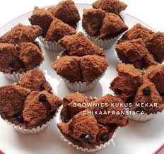 Kek brownies ini memang sangat sedap sehingga kek brownies ini menjadi salah satu kek yang menjadi kegemaran ramai masayarakat malaysia. Resepi Brownies Kukus Sukatan Cawan