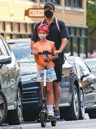 In april 2017, actor david schwimmer—along with writer and director sigal avin—released a series of video psas as part of a. Friends Star David Schwimmer Makes A Rare Sighting With Daughter Cleo 10 Latest Celebrity News