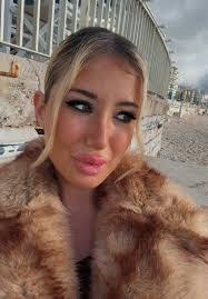 Veronica Briscoe's Instagram, Twitter & Facebook