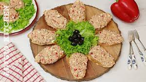 Se adaugă ceapa verde tăiată mărunt și maioneza. Salata De Ton Cu Maioneza Si Ceapa Rosie Adygio Kitchen Youtube