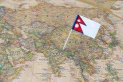 Die weltkarte der reisewarnungen stellt die durchschnittliche reisewarnungen westlicher weitere infos zu nepal finden sie unter den folgenden links. Nepal Flaggenstift Von Einer Weltkarte Stockbild Bild Von Asien Kugel 108387081