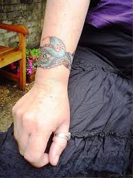 Desire a large design on your wrist, then you can ink that large design around your wrist in this way. Colorful Snake Tattoo On Right Wrist