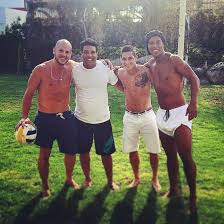 Последние твиты от ronaldinho gaúcho (@10ronaldinho). Facebook