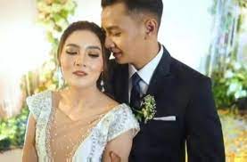 Selain dua artikel tersebut, masih ada berita lainnya yang dirangkum dalam round up. Megah Bak Negeri Dongeng 5 Potret Pernikahan Nella Kharisma Dan Dory Harsa Matamata Com