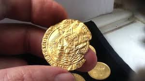The gold solidus, found by a metal detector enthusiast in a field near norwich, is thought to have been dropped or buried circa ad 410. Beautiful Gold Coins Found With A Metal Detector In Wiltshire Youtube