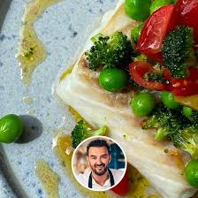 Poisson Au Four A L Huile D Olive Vierge De Legumes Recette En 2020 Poisson Au Four Huile D Olive Poisson