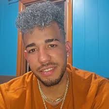 En 100 entre el puente de calabazar y la fortuna. El conductor del Lada  gris perdió el control de su vehículo al esquivar otro auto y se impacto  contra el rojo que