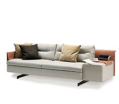 Klassisches chaiselongue sofa in rot. Poltrona Frau Modern Italian Furniture Home Interior Design