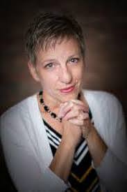 Julie Dibble's Instagram, Twitter & Facebook