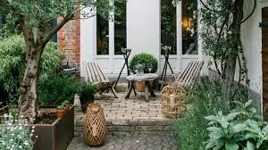 Quelques astuces feront paraître votre petit jardin plus vaste. Petit Jardin 8 Amenagements Reperes Sur Pinterest Cote Maison