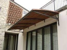 Le tettoie in ferro a sbalzo sono coperture progettate su misura e sospese su un. Copriporta Con Struttura In Ferro E Rivestimento Legno E Tegole Canadesi Larghezza 500 Cm Sporto 180 Cm Decorazioni Esterne Copertura Pergolato Vetrate