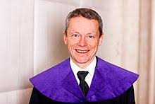Und hier könnt ihr euch das runterladen, worüber das bundesverfassungsgericht wacht: Robe Wikipedia