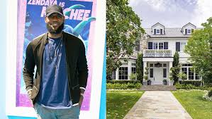 In 2017, lebron james bought an incredible new home in california. Lebron James Is Selling His Brentwood Mansion For 20 5 Million Pics Hollywood Life