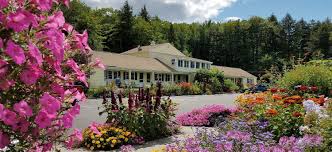 Our central location puts the attractions of the lakes region, lake winnipesaukee and the white mountains at your fingertips. Bay Top Motel Lake Winnipesaukee Nh