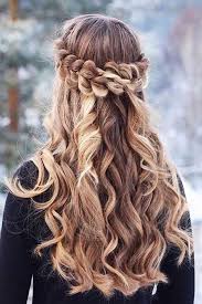 Alle 5 cm einen haargummi um den langen ponytail wickeln bis runter zu den haarspitzen. Einfachste Und Stilvolle Frisuren Fur Die Ferienzeit Neueste Frisuren Stilvolle Frisuren Frisuren Langhaar Haar Styling