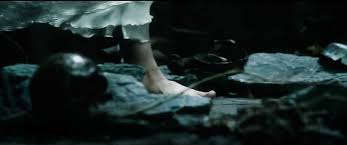 Lady Galadriel - Would anyone care to guess why I am always barefoot?  Besides the fact that it's rather sexy? | Facebook