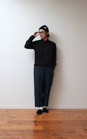 180930 シンプルだけど地味にならず 使用アイテム uniqlo u スーピマコットンジャージーシャツ 長袖 price 2 990円 size l 適度なバランスを色や小物で調整する こちらはアウターがないめちゃくちゃシンプルなスタイル 黒シャ メンズファッション