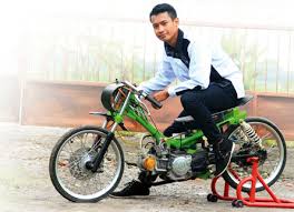 Salah satu modifikasi yang cukup ramai beberapa tahun lalu nih guys. Yamaha Crypton Nganjuk Disempurnakan Gigi Primer Skunder F1z R