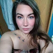 Jess Crotts's Instagram, Twitter & Facebook