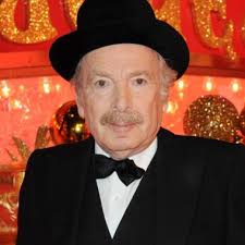 En exclusivité pour non stop people, jordan de luxe a reçu l'humoriste popeck, âgé aujourd'hui de 84 ans, dans son émission l'instant de luxe. Popeck La Biographie De Popeck Avec Voici Fr