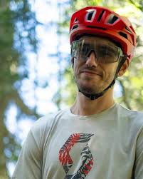 Keep your head safe in the Scott Stego Plus Mips Helmet. Available in three  sizes and a range of colours, this great looking open face enduro helmet is  one of the most