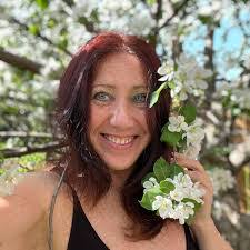 Karen Duplisea's Instagram, Twitter & Facebook