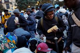 España legaliza a medio millón de migrantes para frenar la exclusión y el  trabajo informal – Página|12