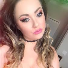 Amber Roeder's Instagram, Twitter & Facebook