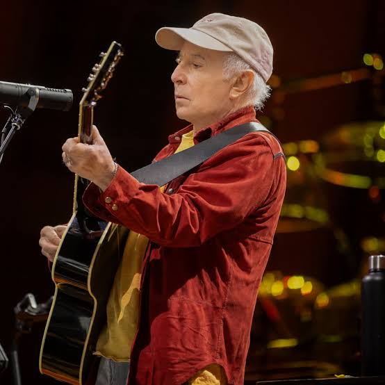 Paul Simon delivers a night of classic songs to Hollywood Bowl audience –  Daily News