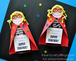 I'm sure teachers appreciate every single gift they receive, but let's try giving them something a little more practical. Printable Superhero Candy Bar Teacher Appreciation Gift