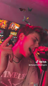 Aidan Middleton's Instagram, Twitter & Facebook