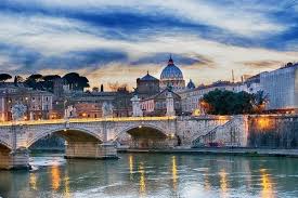 Au sens propre, le pont sert à relier deux endroits, souvent séparés par de l'eau, un fossé au sens métaphorique, le pont est donc une relation entre deux êtres. De L Eau A Coule Sous Les Ponts Francais Authentique