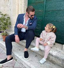 There is this girl who stole my heart and she calls me Daddy 💞