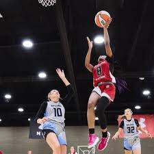 KoKo 🏀 (@KomaraSylvester)