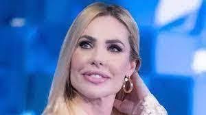 Lori Blasi's Instagram, Twitter & Facebook