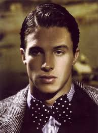 Daily Eye Candy: Robyn Sinclair