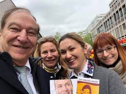 Heute in Sachen Europawahl unser CSU Infostand am Rosenkavalierplatz mit  meinen Partei-Kolleginnen Friederike Buhmann, Olga Dub Büssenschütt und  Elisabeth Pangerl. Da soll nochmal jemand sagen, wir hätten nicht genügend  hervorragende Frauen im