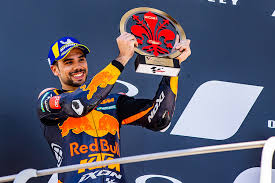 Jun 10, 2021 · miguel oliveira infatti racconta di aver montato le gomme dure in seguito ai consigli di dani, che però ha anche puntualizzato: Miguel Oliveira Takes Podium Brad Binder Fifth At The Italiangp Vroom Magazine Com