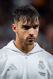 I'm using Raul in my st position. Should I rank osihmen and bench Raul. I  just packed Ronaldinho but I use 4-3-3 holding. Is he better than rivaldo  in the lw position? |