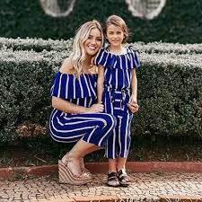 Oggi, l'abito da adulta è disponibile anche in. Mini Me Gli Outfit Estivi Uguali Per Mamme E Figlie Abiti Per Bambini Abiti Abbinati Abiti Di Famiglia