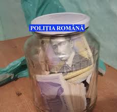 Curs valutar liră sterlină (gbp) în raport cu leul moldovenesc (mdl) în băncile din moldova de azi. Ultima OrÄƒ Foto Un TanÄƒr È™i A Reclamat Concubina MinorÄƒ CÄƒ I A Furat 40 000 Lei PoliÈ›iÈ™tii Au GÄƒsit Lire Sterline Euro È™i Lei Monitorul De Vrancea